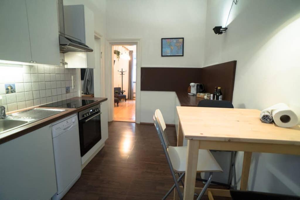 Cosy And Spacious Apartment In The Heart Of Инсбрук Экстерьер фото