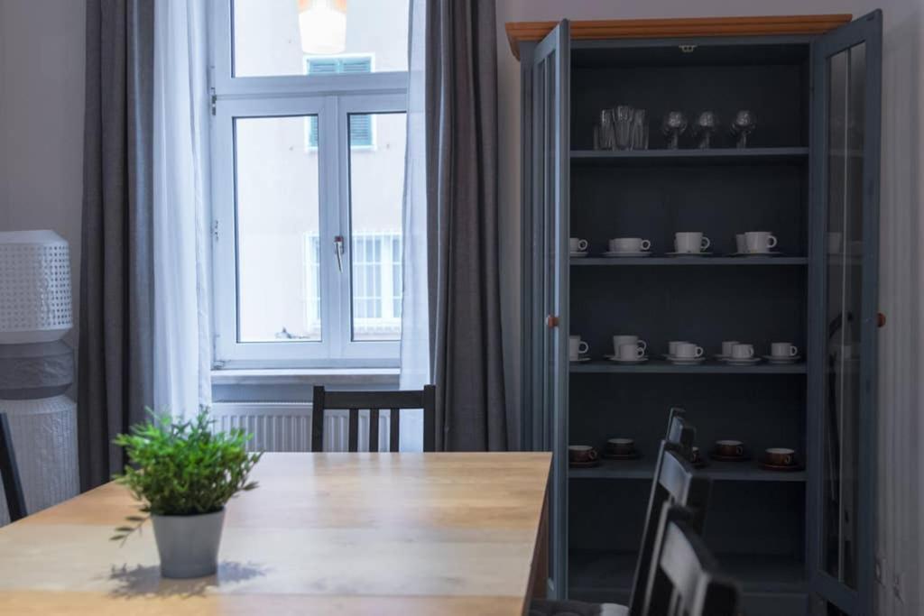 Cosy And Spacious Apartment In The Heart Of Инсбрук Экстерьер фото